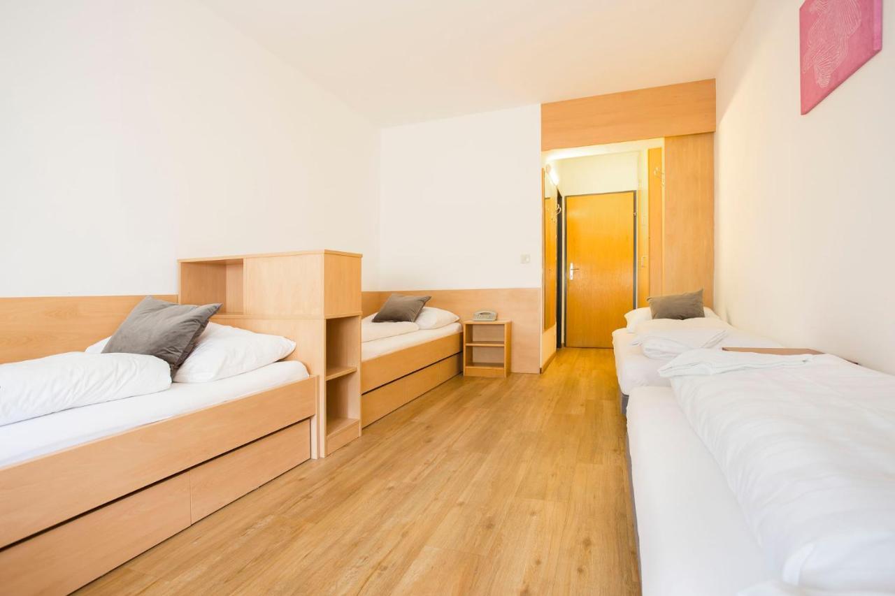 Mynext - Westbahnhof Hostel One Bécs Kültér fotó