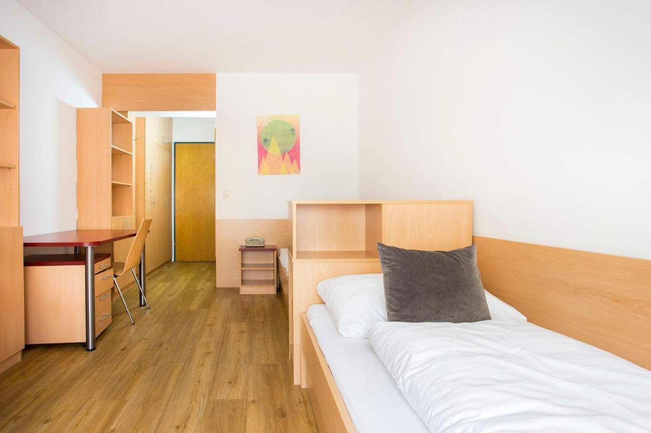 Mynext - Westbahnhof Hostel One Bécs Kültér fotó